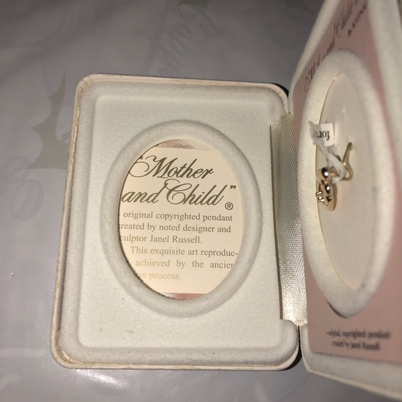 Mother and Child 14k Gold Pendant with Diamond - Picture 7 of 8